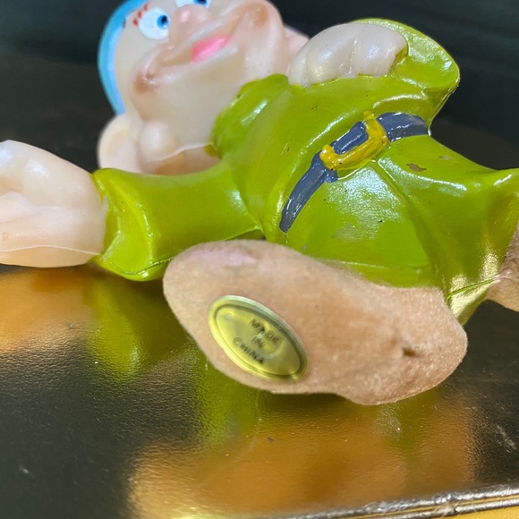 WALT DISNEY VINTAGE SNOW WHITE & SEVEN DWARFS DOPEY CHRISTMAS ORNAMENT FLOCKED - Picture 11 of 11